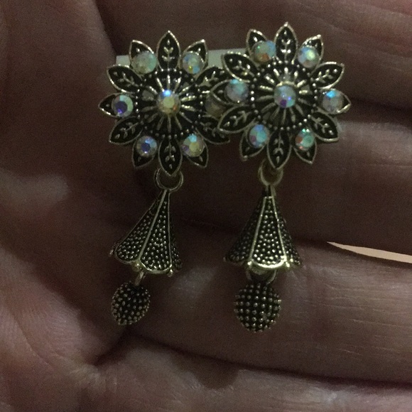 NWT: HANDCRAFTED Traditional Royal Bling Bollywood Earrings Gold Tone - Picture 9 of 9